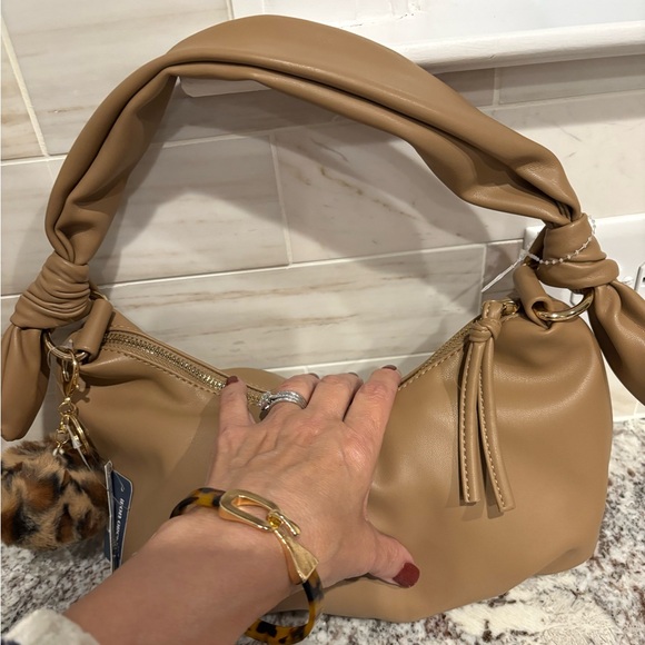 THE LIMITED BUNDLE BAG BRACELET POM CHARM - Picture 3 of 5